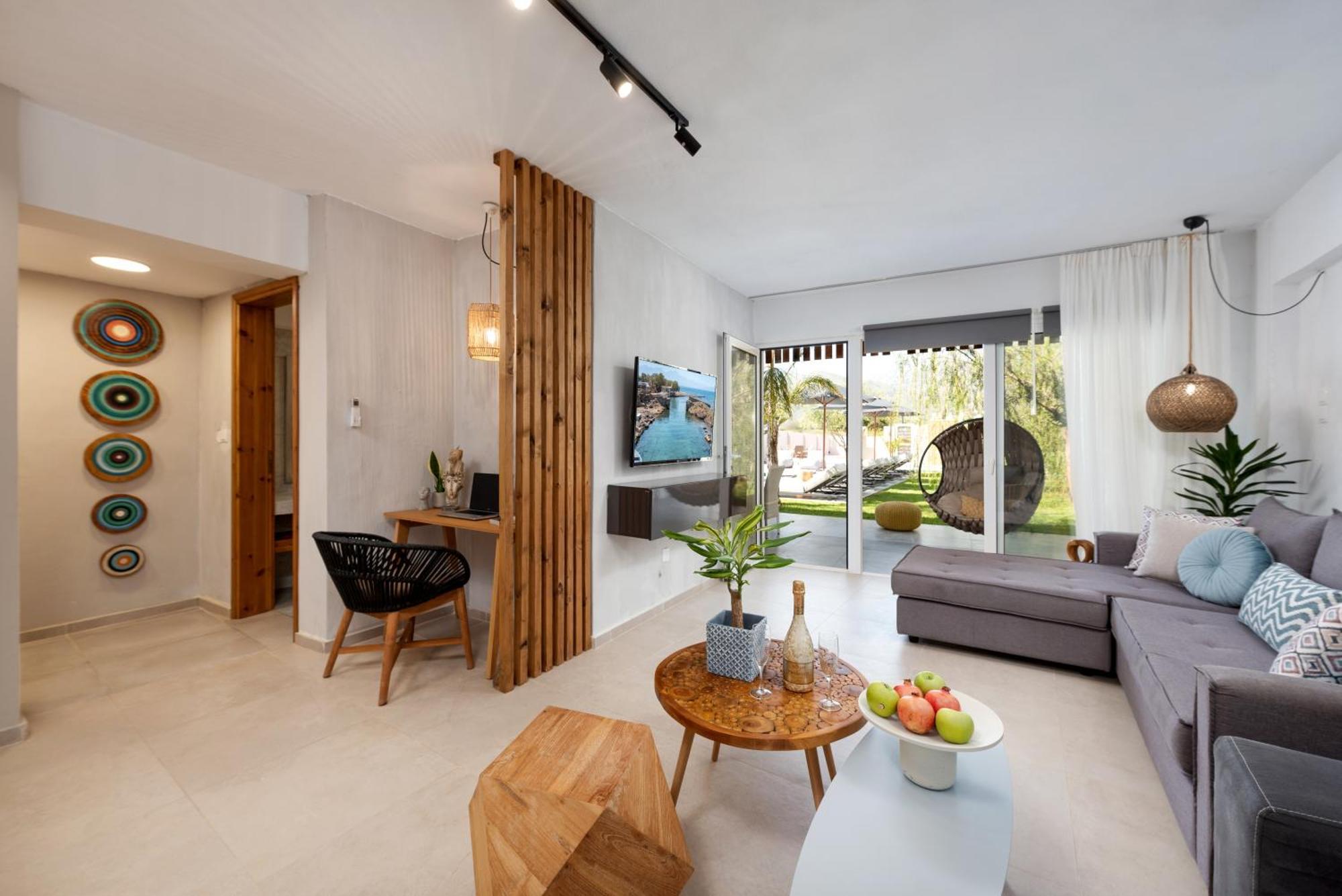 Hypnosis Beachside Villa With Private Heated Pool 耶奥伊乌波利斯 外观 照片